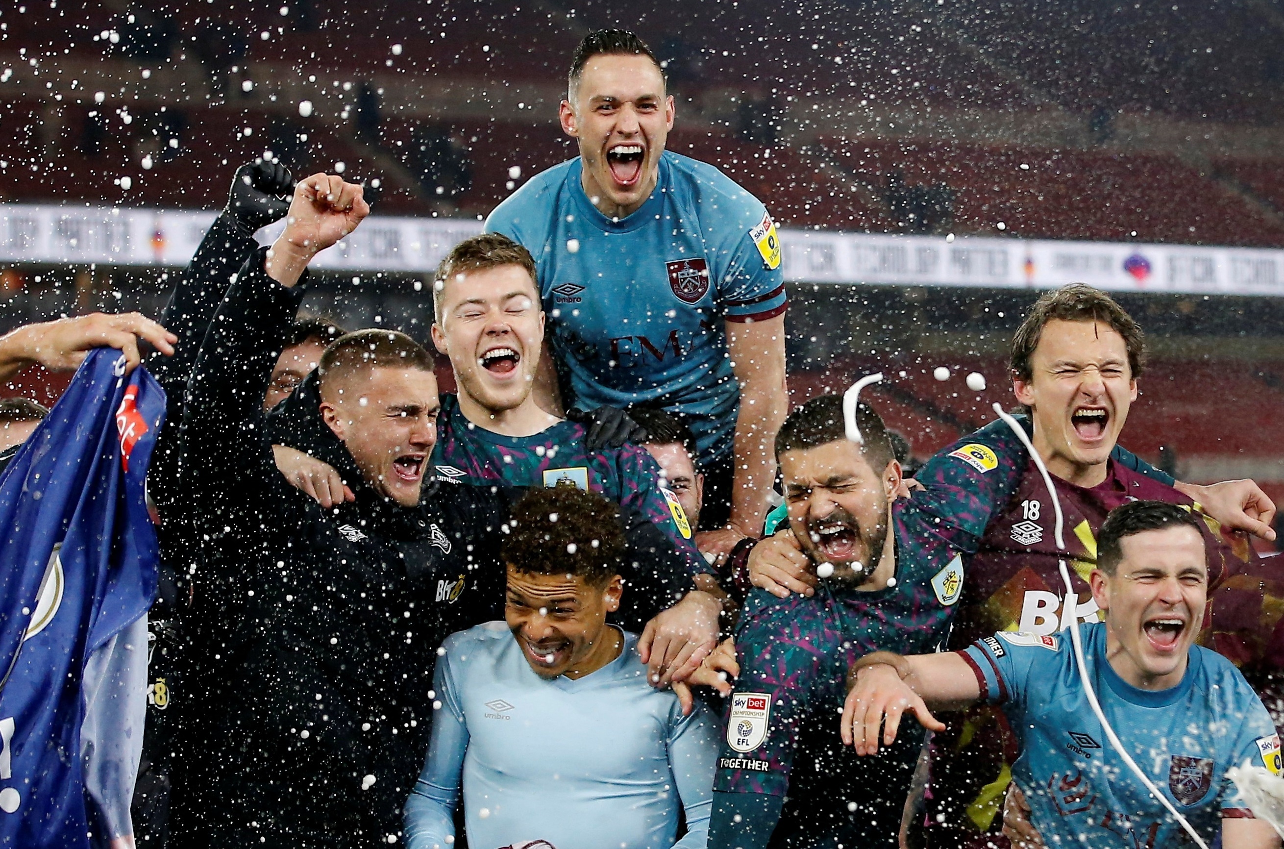 CLB dau tien thang hang Premier League 2023/24 hinh anh