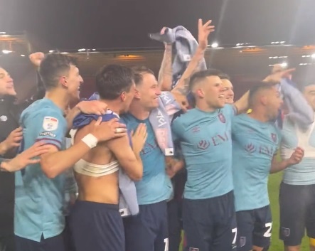 Burnley thang hang anh 4