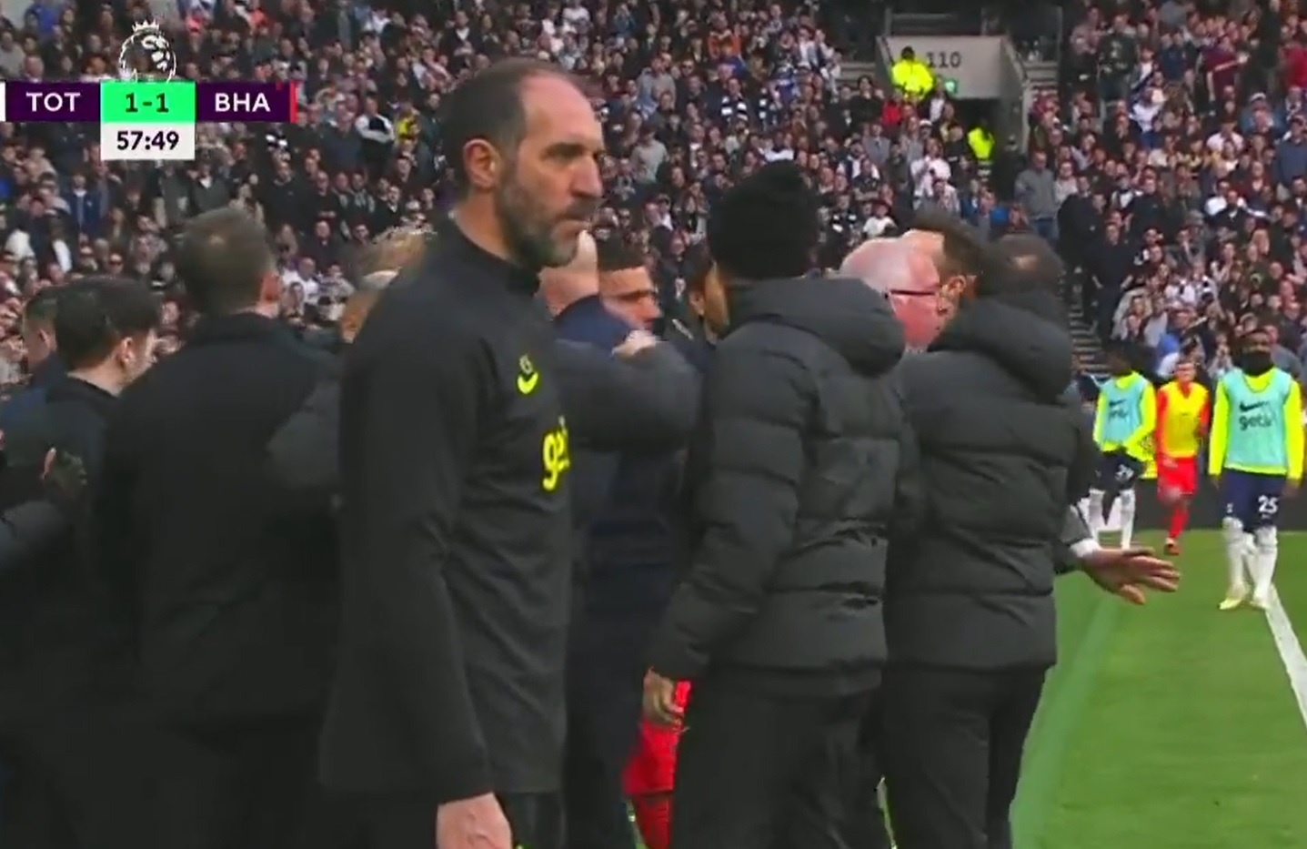 HLV Tottenham bi duoi anh 2