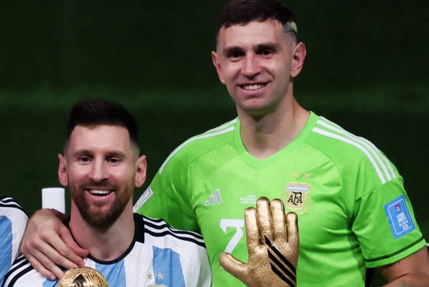 Chu tich UEFA chi trich Messi, Emiliano Martinez hinh anh