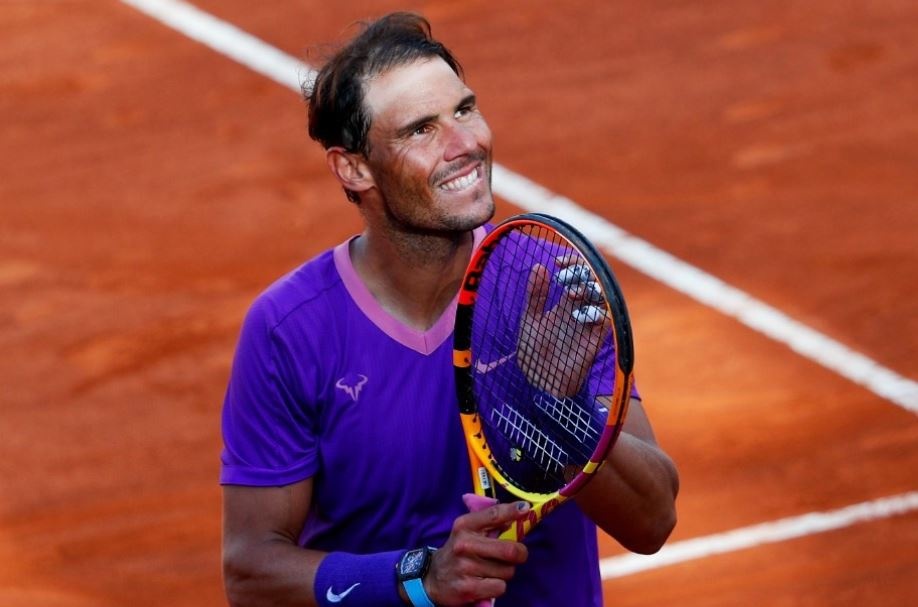 Djokovic: ‘Nadal hay nhat lich su tren mat san dat nen’ hinh anh