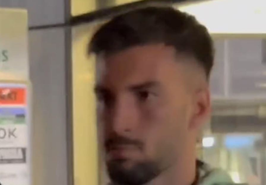 Sau cu dam cua Valverde, Alex Baena bi doa giet hinh anh