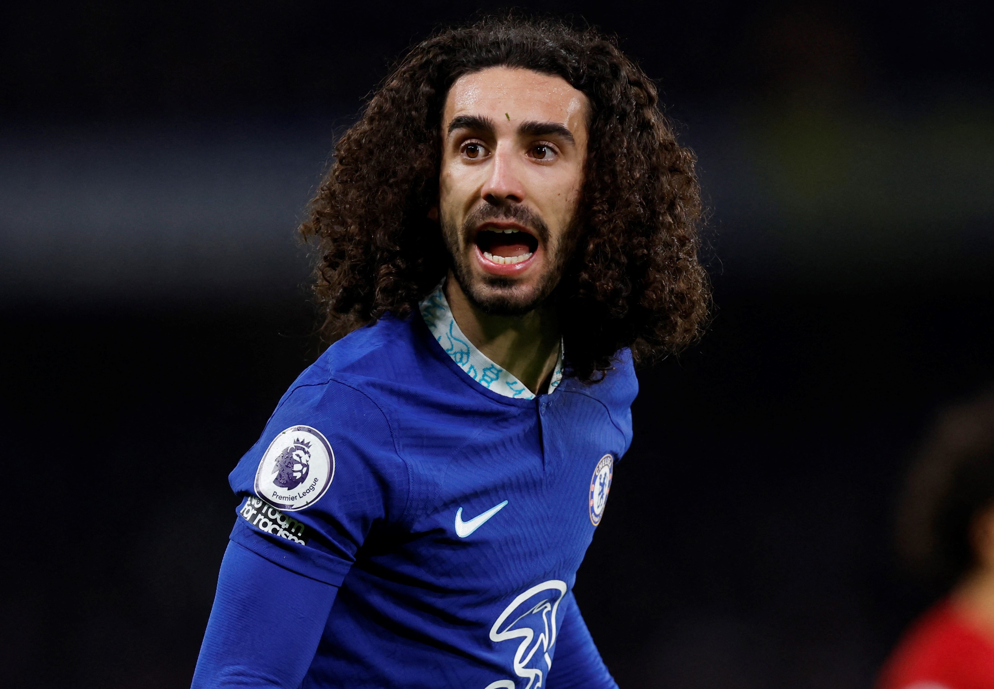 CDV Chelsea noi gian voi sai lam cua Cucurella hinh anh