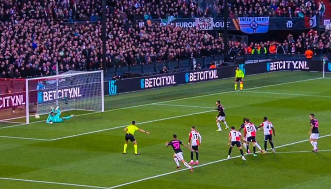 Roma thua Feyenoord anh 3