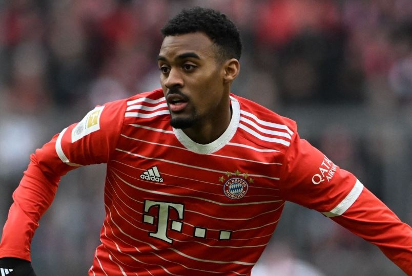 Them sao Bayern hung thu khoac ao Man United hinh anh