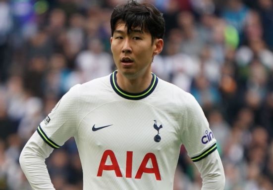 2 doi thu canh tranh voi MU thay nhau nga ngua hinh anh