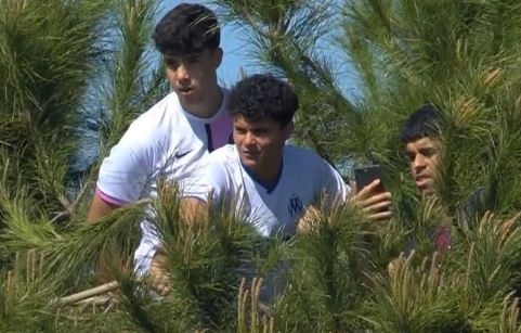 Khoanh khac hai huoc trong tran dau cua Barcelona hinh anh