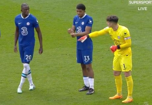 Kepa gay tranh cai khi chi dao chien thuat cho cau thu Chelsea hinh anh