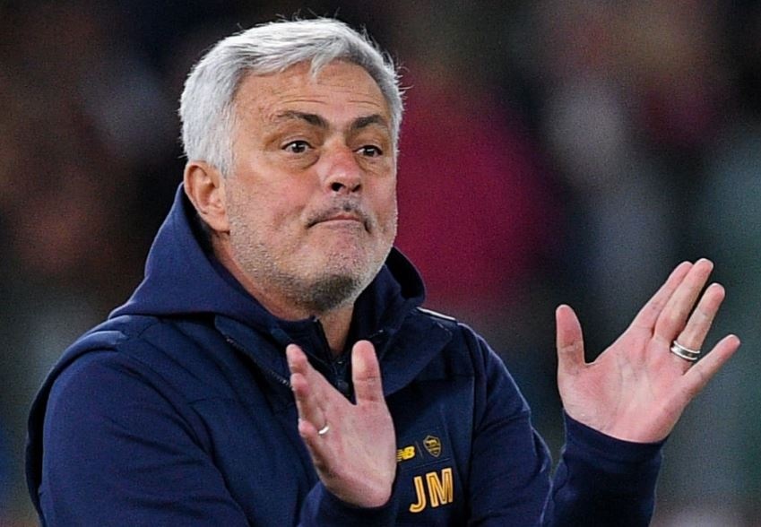 Thay tro Mourinho bay cao tai Serie A hinh anh