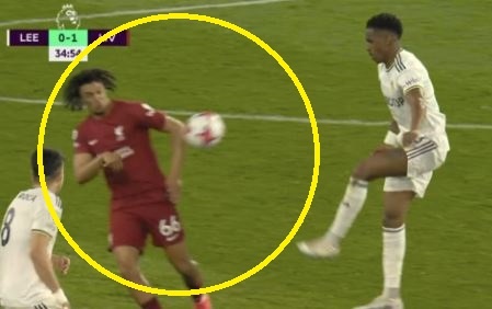 VAR bi chi trich trong tran thang 6-1 cua Liverpool hinh anh