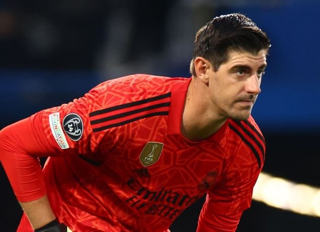 Courtois choc tuc CDV Chelsea hinh anh