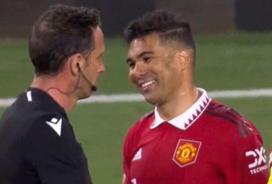 Casemiro bi chi trich vi cuoi dua sau tran thua hinh anh