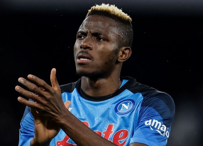 Napoli bien Milan thanh cuu vuong Serie A hinh anh