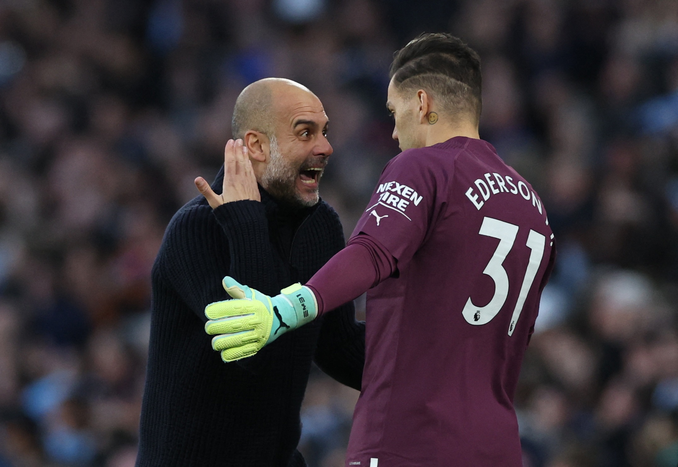 Ederson bi Pep Guardiola mang du doi nha vua ghi ban hinh anh