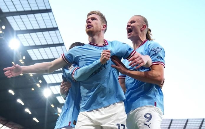 Thua Man City 1-4, Arsenal mat quyen tu quyet trong cuoc dua vo dich hinh anh