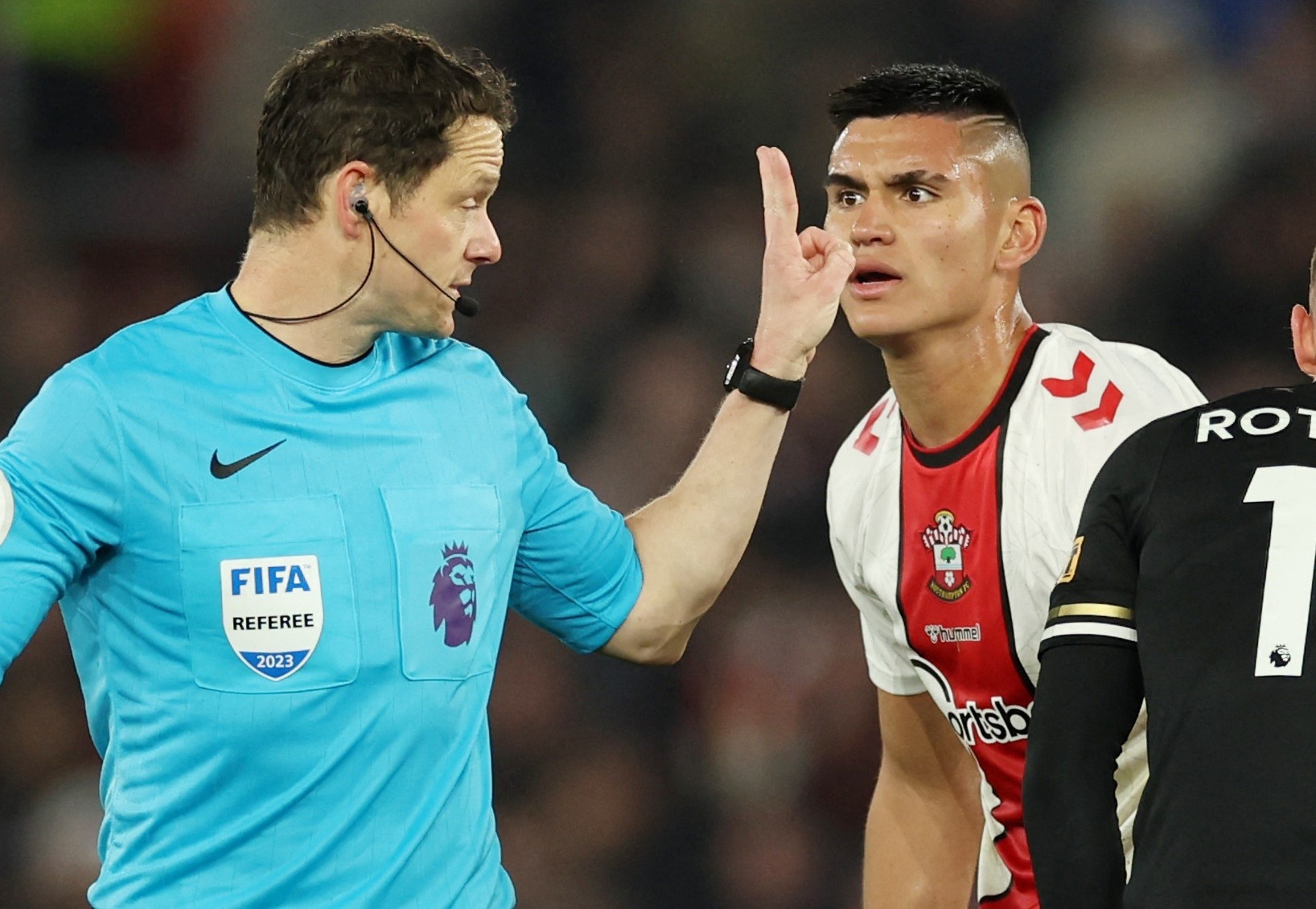 Southampton lam nguy trong cuoc dua tru hang hinh anh