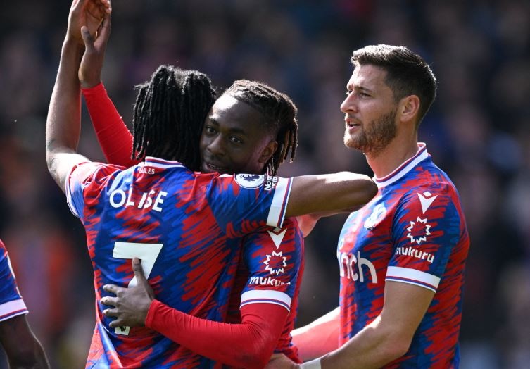 HLV 75 tuoi hoi sinh Crystal Palace hinh anh