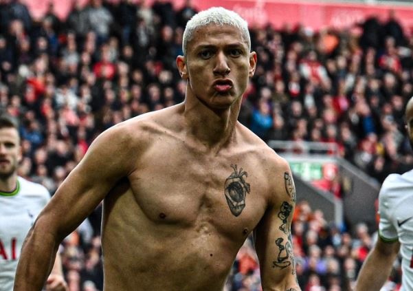 Dong huong Brazil pha hong khoanh khac nguoi hung cua Richarlison hinh anh