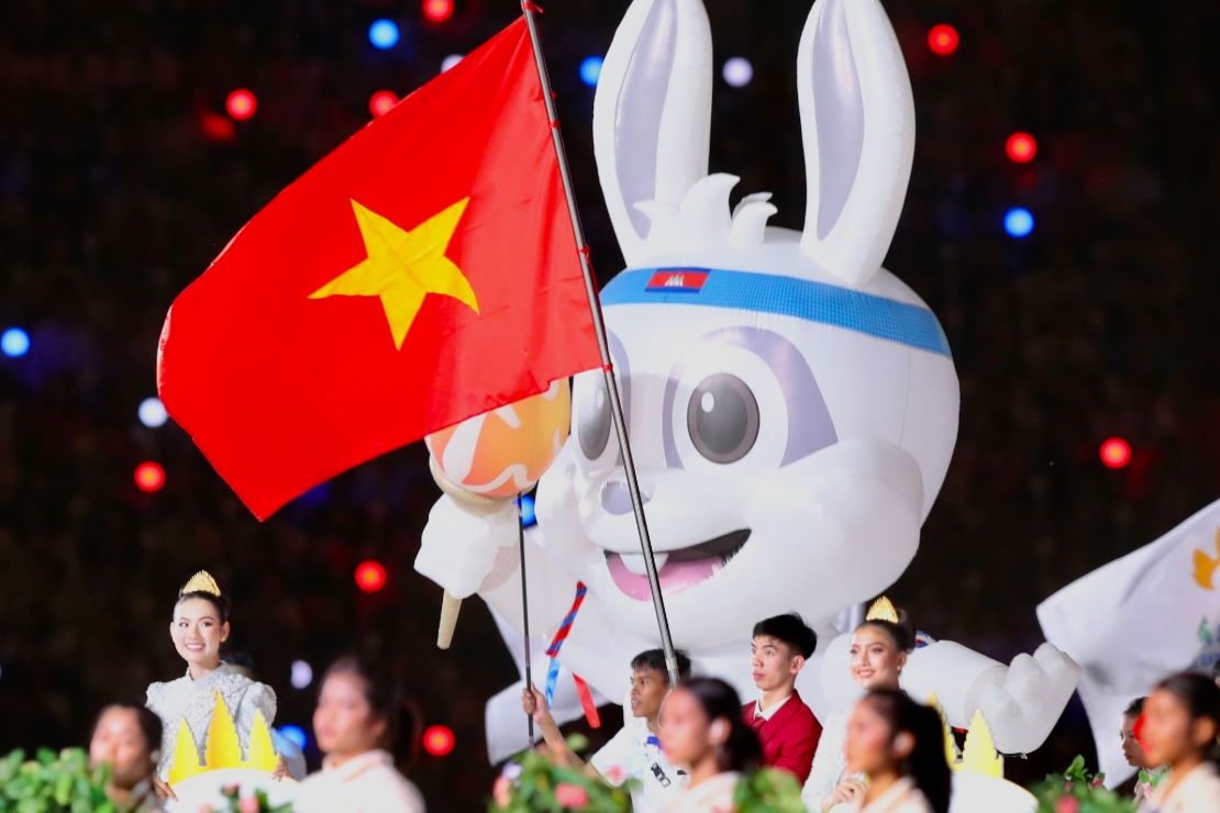 Doan the thao Viet Nam duoc chao don o le khai mac SEA Games 32 hinh anh