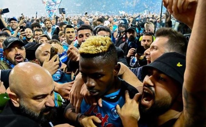 Bien nguoi an mung Napoli vo dich Serie A sau 33 nam hinh anh