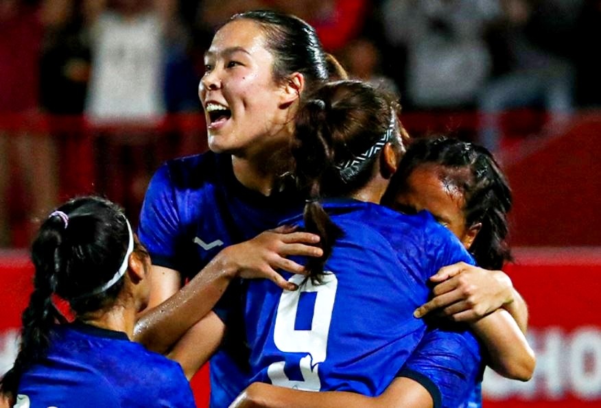 Bong da nu Campuchia lan dau vao ban ket SEA Games hinh anh