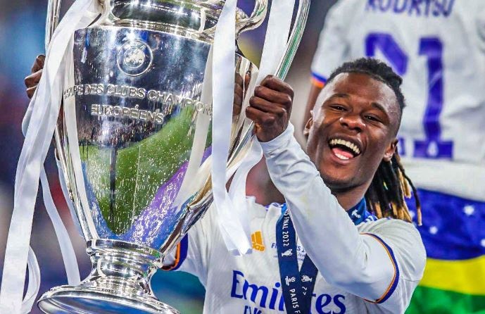 Ngoi sao 20 tuoi hoan tat bo suu tap danh hieu cung Real hinh anh