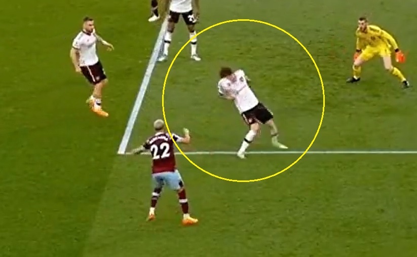 VAR gay tranh cai trong tran thua cua Man United hinh anh