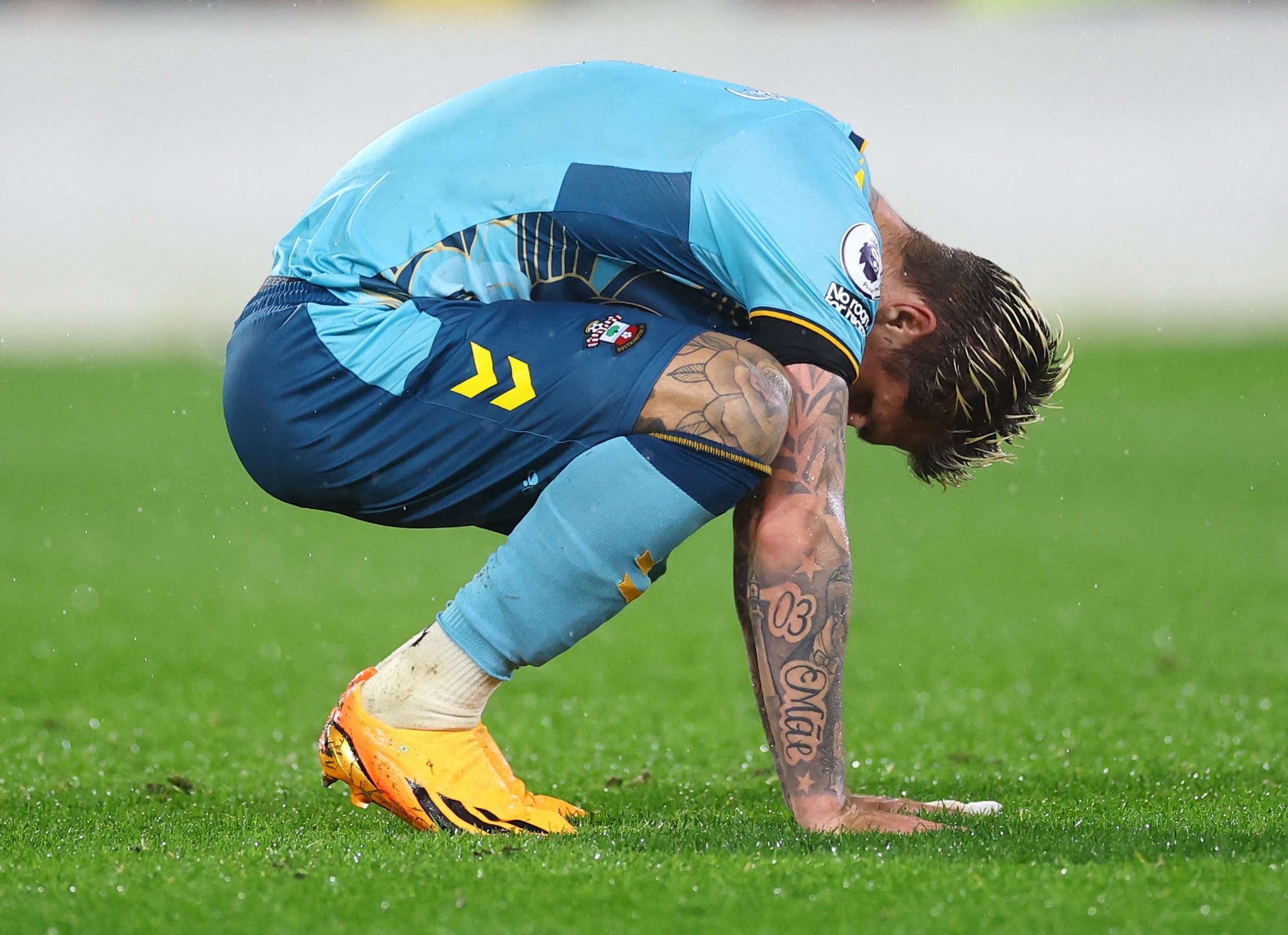 Doi Premier League dau tien xuong hang sap lo dien hinh anh