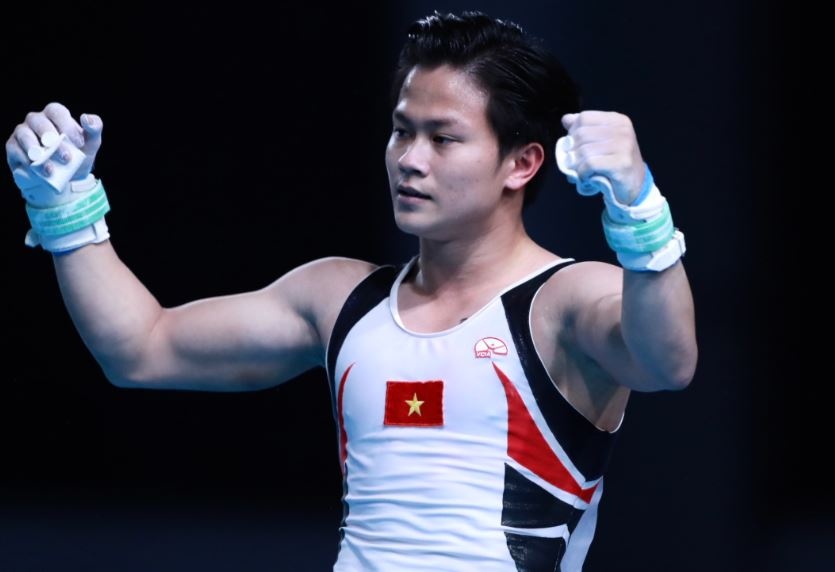 Khanh Phong danh bai sieu sao the duc dung cu Philippines hinh anh