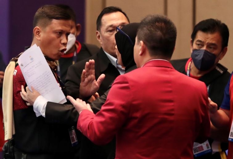 Thanh vien BHL silat Indonesia gay go sau tran thua Viet Nam hinh anh