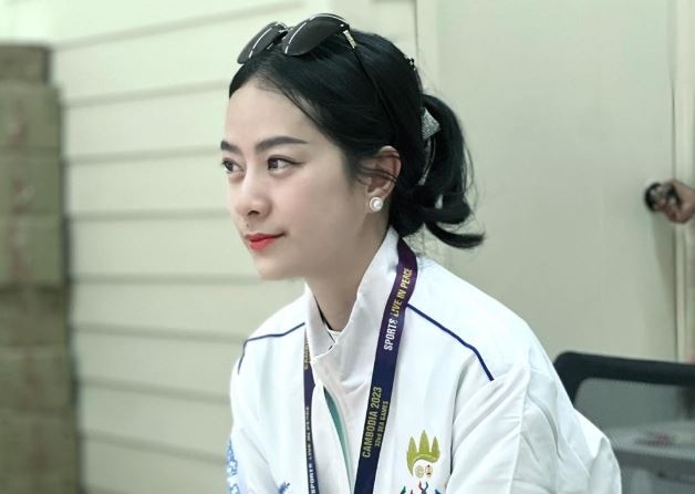 Co gai Campuchia gay chu y tai SEA Games 32 hinh anh