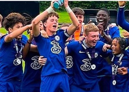 CDV soc khi Lampard goi cau thu U14 len doi mot Chelsea hinh anh