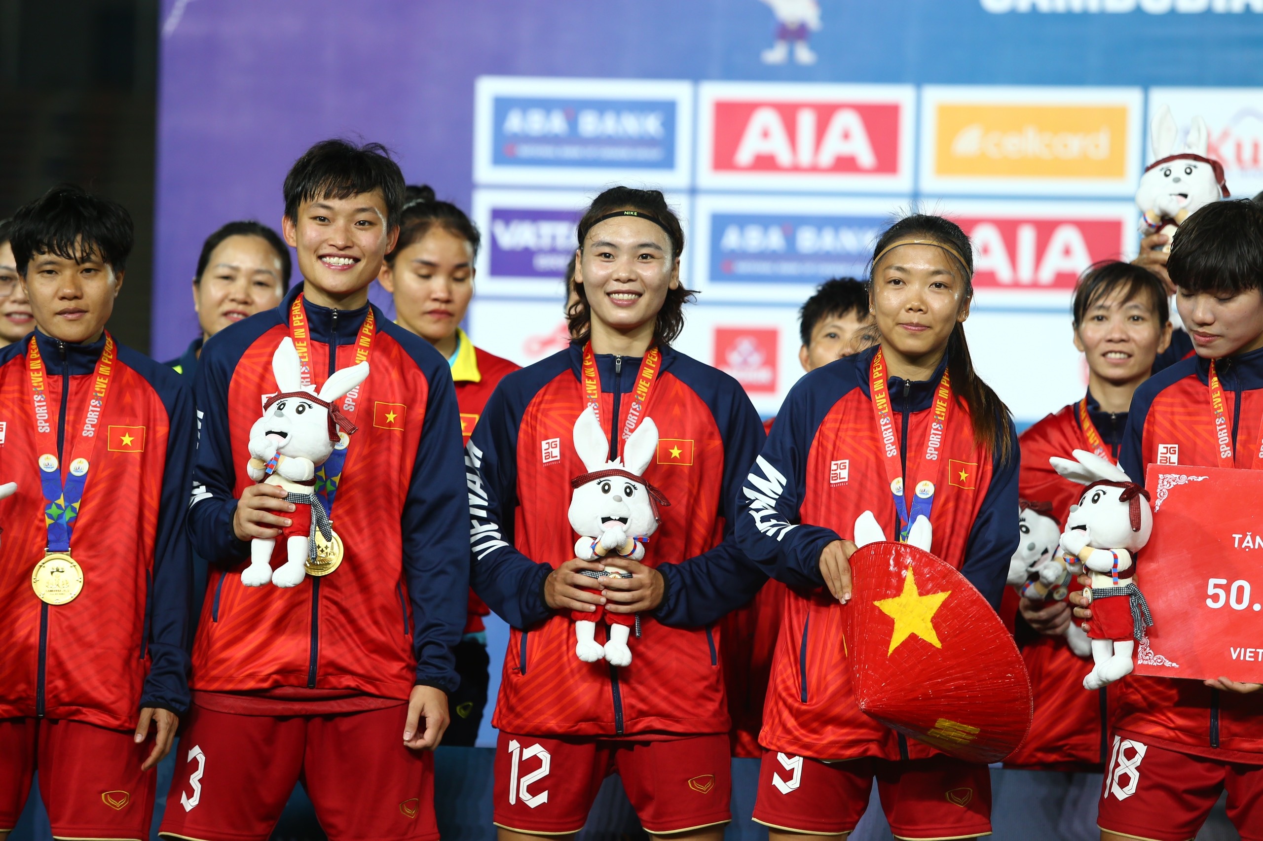 tuyen nu vo dich anh 6