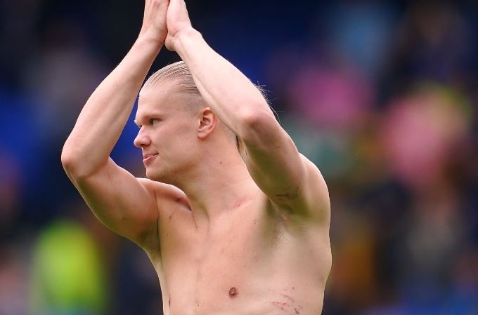 Than the Haaland day vet thuong sau tran thang hinh anh