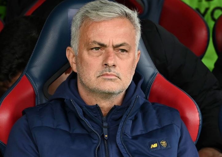 Thay tro Mourinho 'buong' cuoc dua top 4 hinh anh