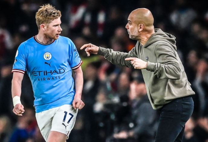 De Bruyne noi gian voi Pep Guardiola trong tran thang Real Madrid hinh anh