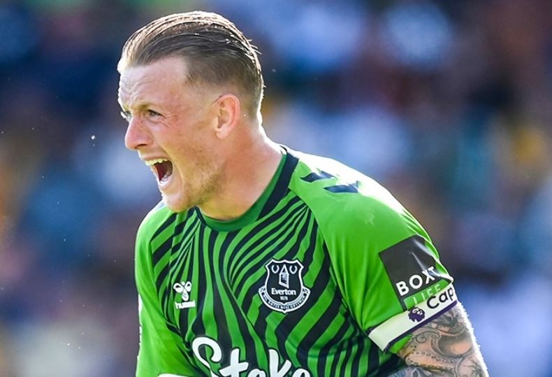 Everton mat quyen tu quyet trong cuoc dua tru hang hinh anh