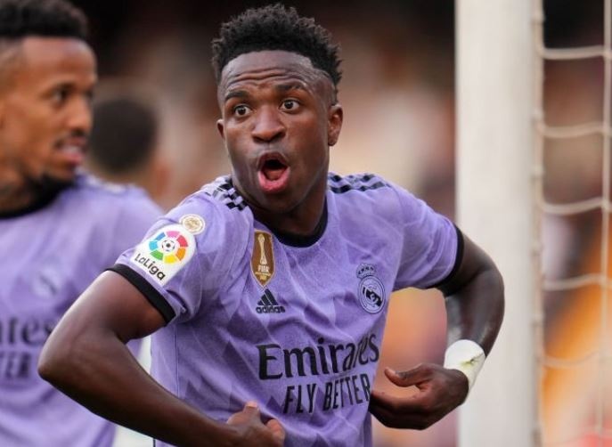 Chu tich FIFA len an vu Vinicius bi tan cong hinh anh