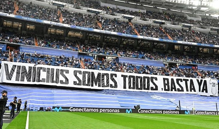 Vinicius bi phan biet anh 2