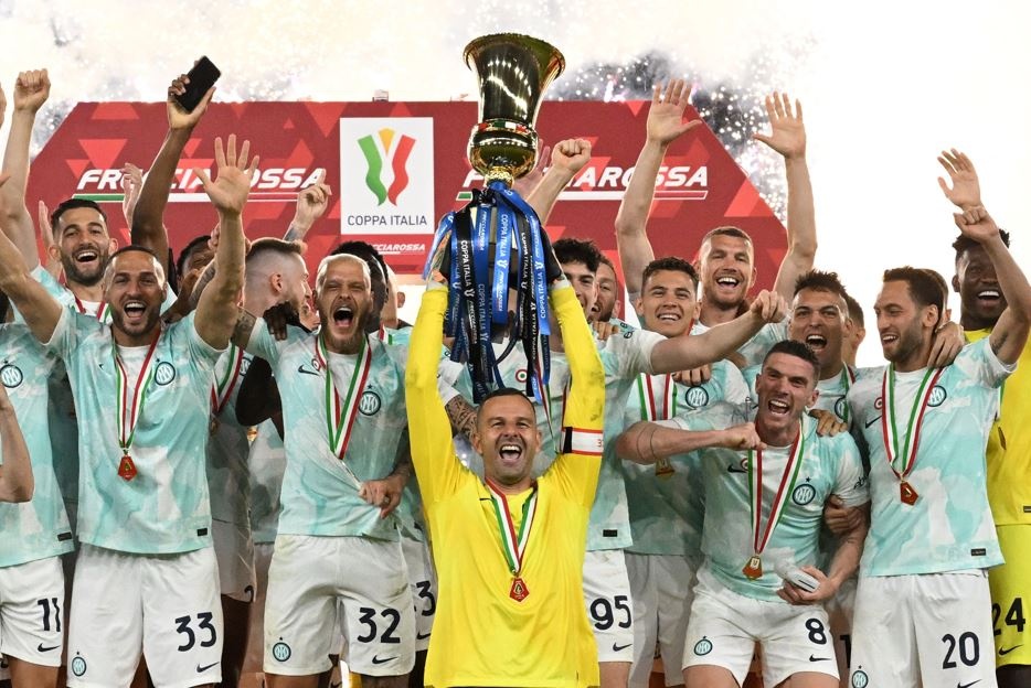 Vo dich Cup Quoc gia, Inter huong den cu an ba hinh anh