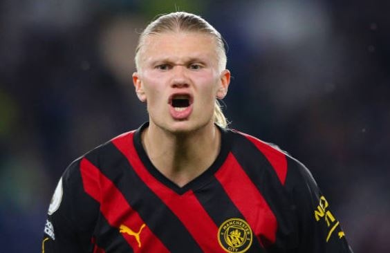 Haaland 'khoe' chan thuong hinh anh