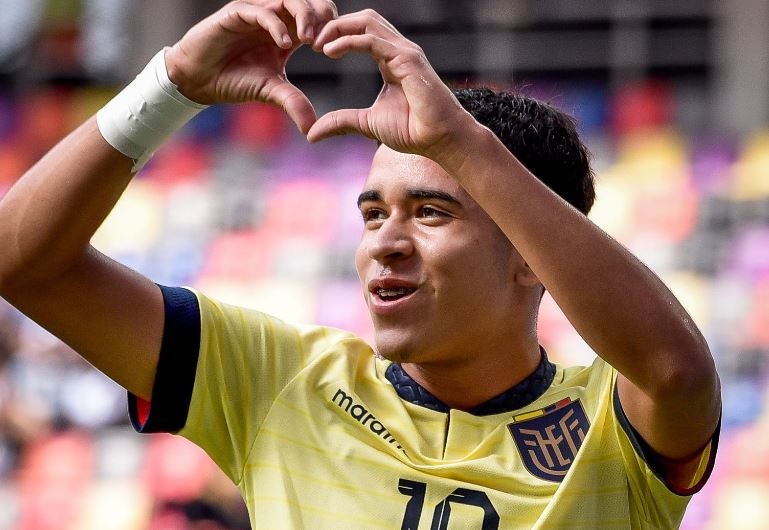 Cau thu 16 tuoi di vao lich su U20 World Cup hinh anh