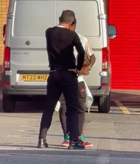 Fred duoc Fulham de mat anh 1