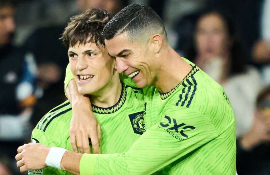 Tien dao MU xam hinh Ronaldo len chan hinh anh