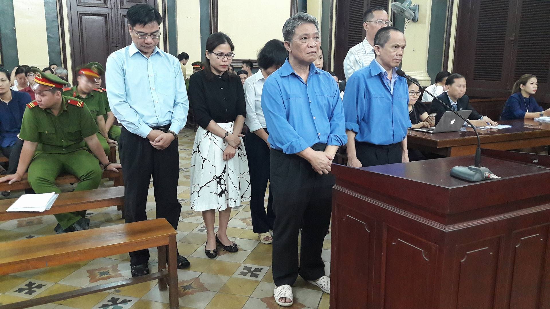 Cuu Chu tich Trustbank xin giam nhe an hinh anh