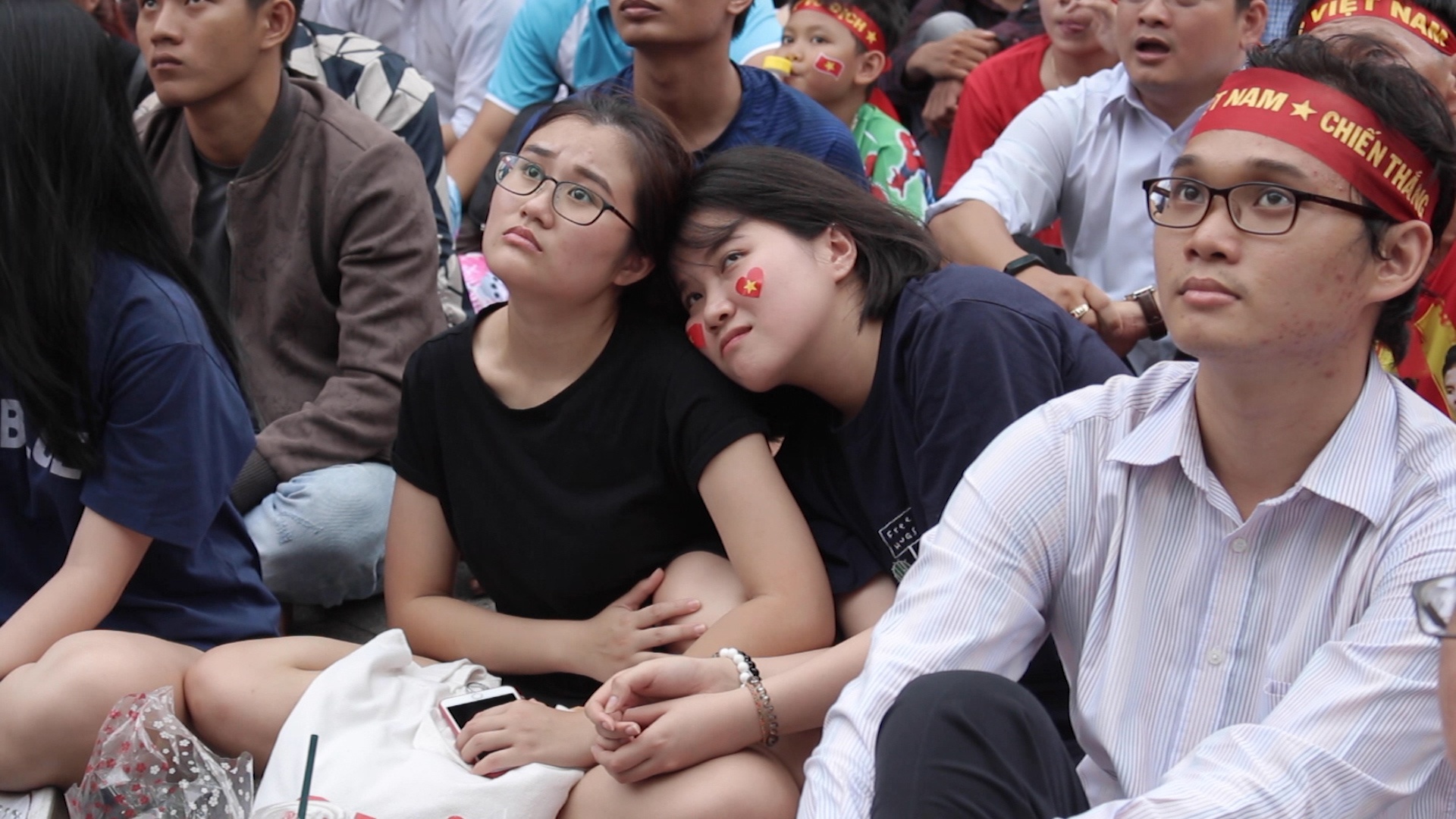 Fan nu buon ba khi Olympic Viet Nam bi dan ban hinh anh