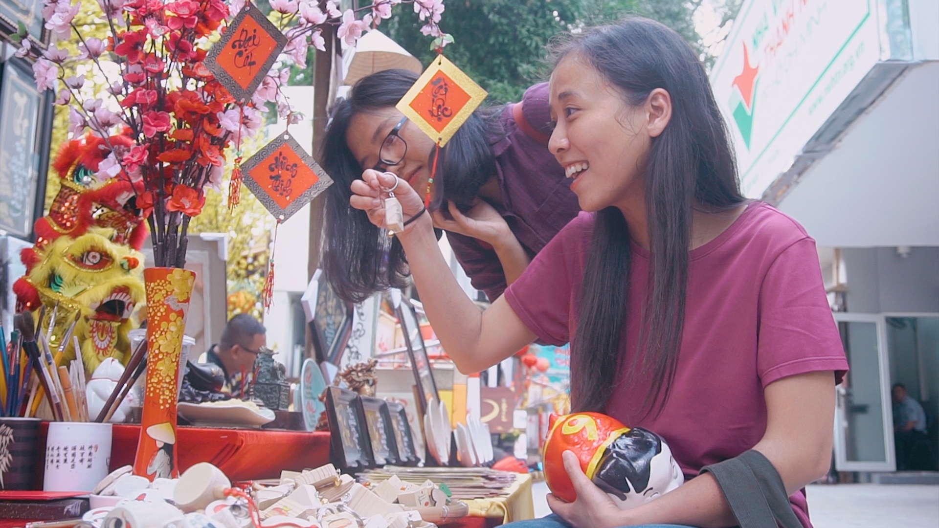 Du hoc sinh ve nuoc an Tet, vali toan do 'xach gium' nguoi quen hinh anh