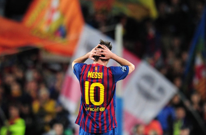 Vi sao Barcelona khong the lap day san Camp Nou? hinh anh