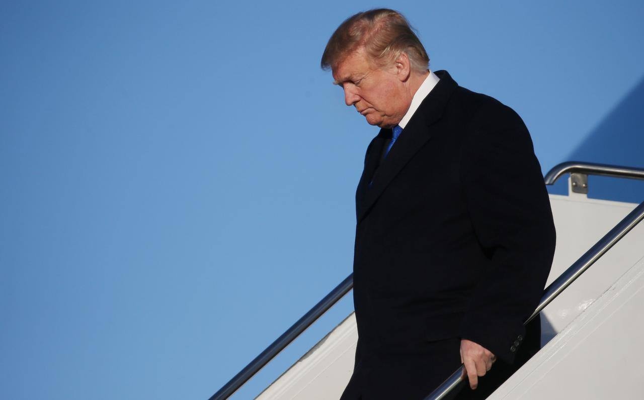 Sau thuong dinh, TT Trump doi dien voi ‘mo hon don’ o Washington hinh anh