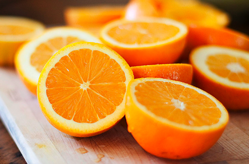 Uong nuoc cam moi ngay, benh tat se khong con hoi tham hinh anh